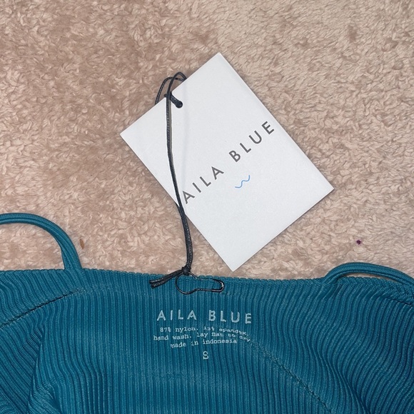 Aila one piece swimsuit size small. Its new but tried on. - Picture 5 of 7